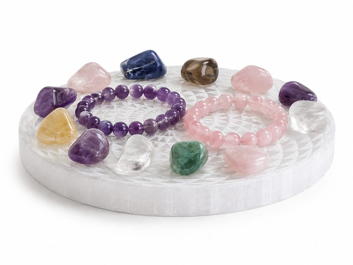 Placa de selenita con rodados y pulseras de minerales