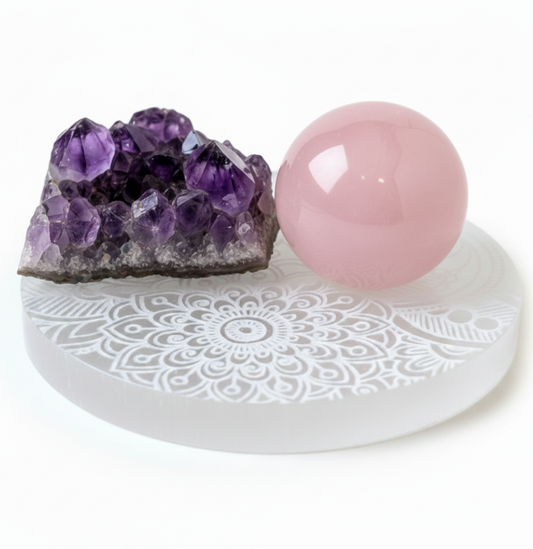 Placa de selenita mandala con drusa de amatista  y esfera de cuarzo rosa